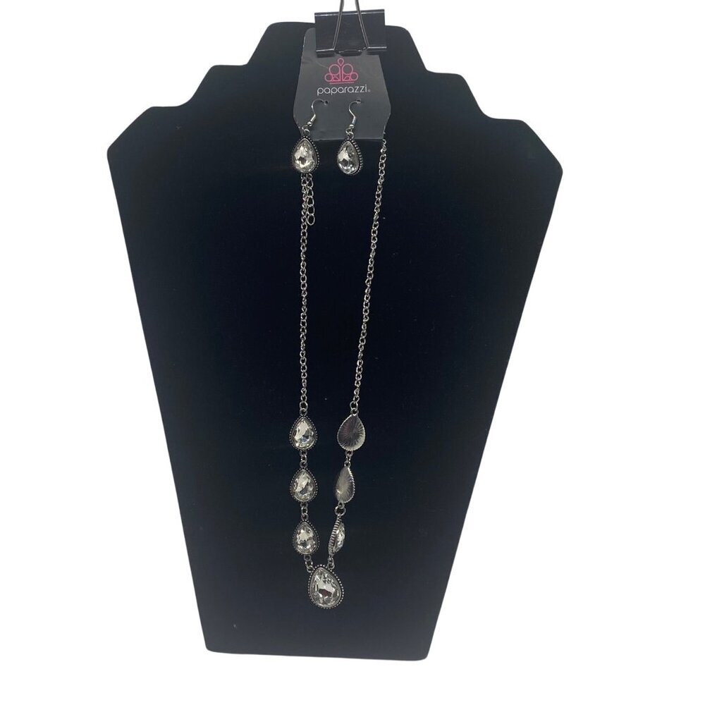 Paparazzi Jewelry Socialite White Necklace & Earrings‎ Set For Women